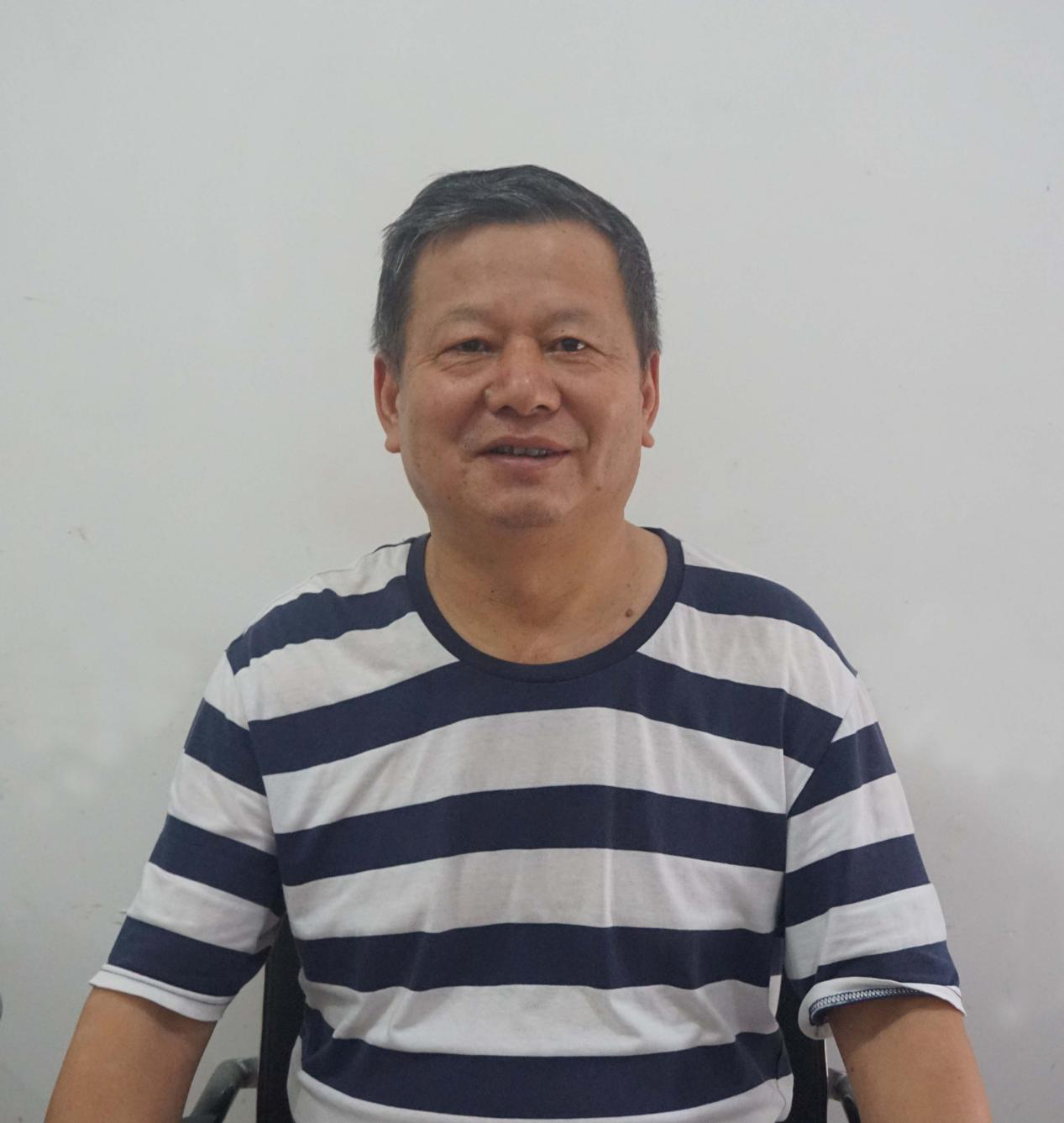 盛品先 生物高級教師